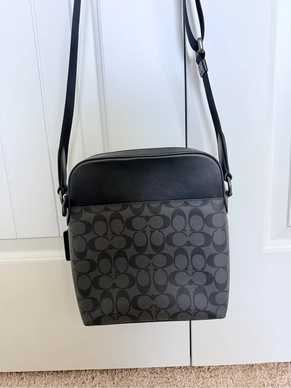 Coach Men’s Gray/Black Signature Messenger Crossbody